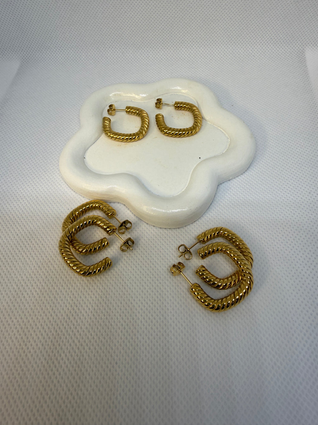 Twist hoop earring