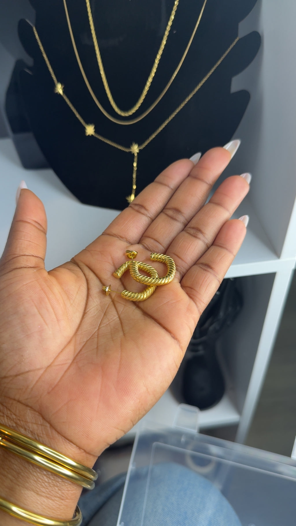 Twist hoop earring