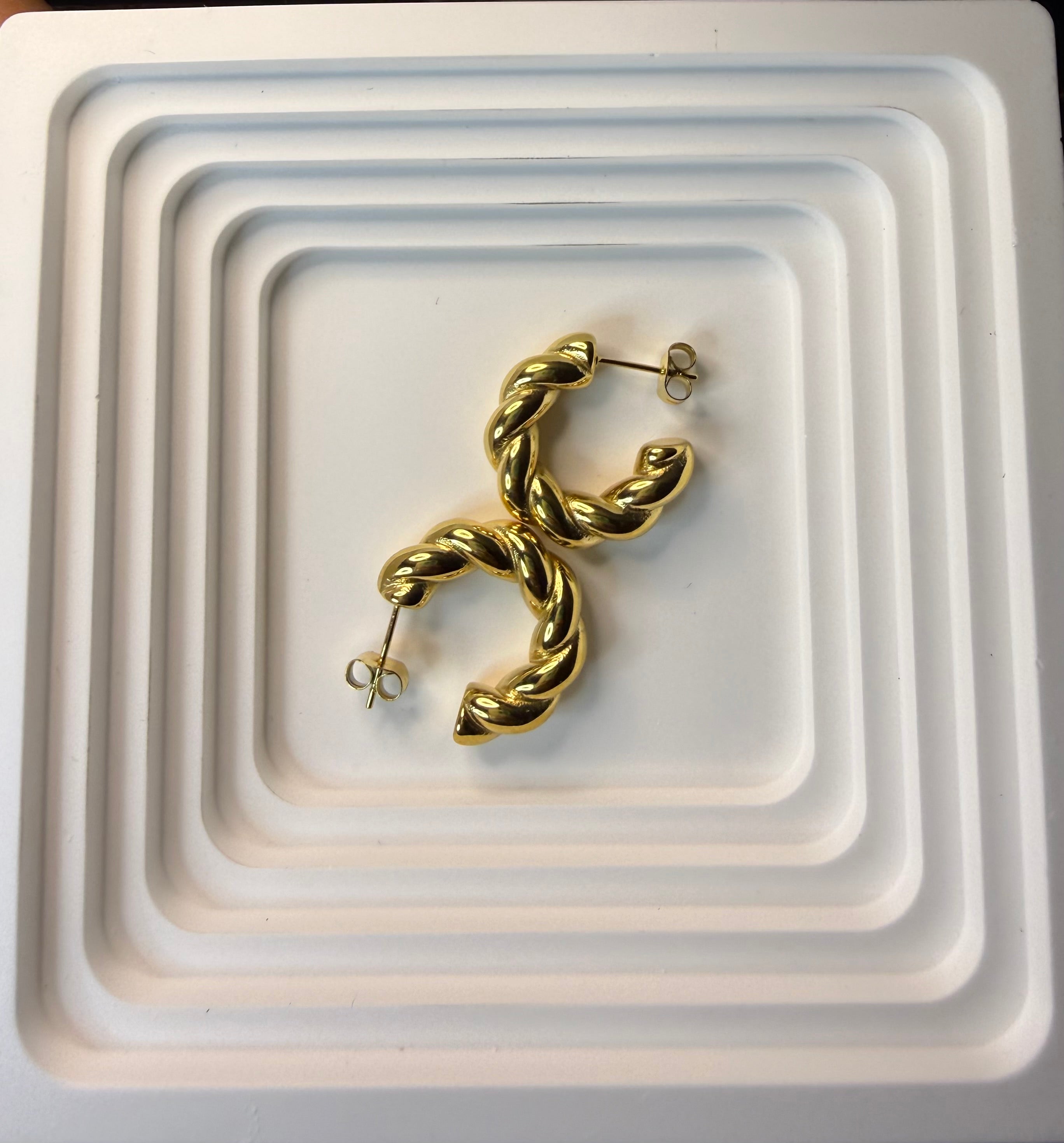 Twist hoops
